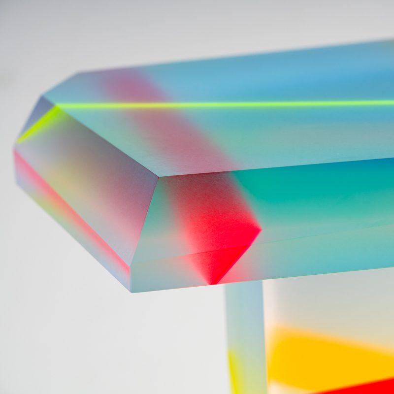 Une architecture moderne et lumineuse pour une galerie d'art contemporain à Paris, reflétant l'innovation artistique