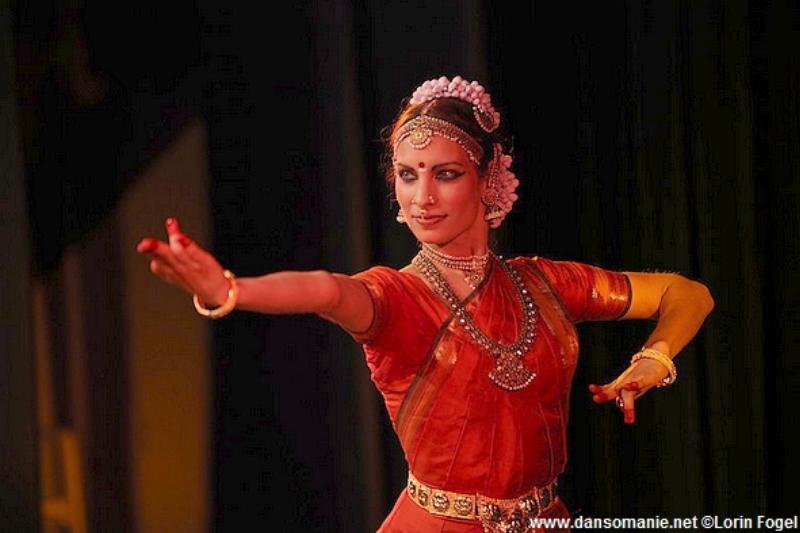 Partition d'orchestre avec des notes pour la musique classique et la danse