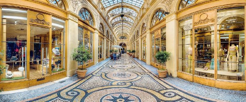 L'élégance des passages couverts parisiens et leur traverse architecture unique