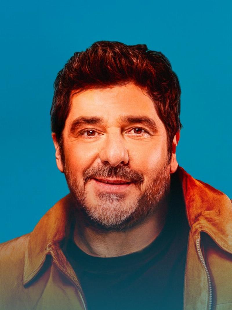 Patrick Fiori interprétant Phœbus dans la comédie musicale Notre-Dame de Paris, costume historique