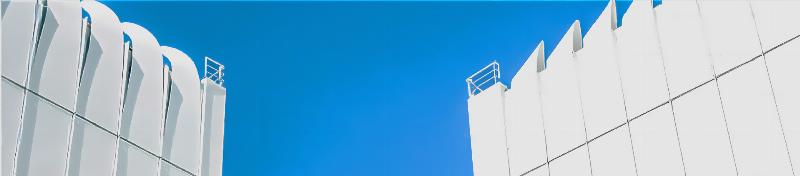 L'intégration harmonieuse de l'architecture moderne dans le patrimoine urbain français.