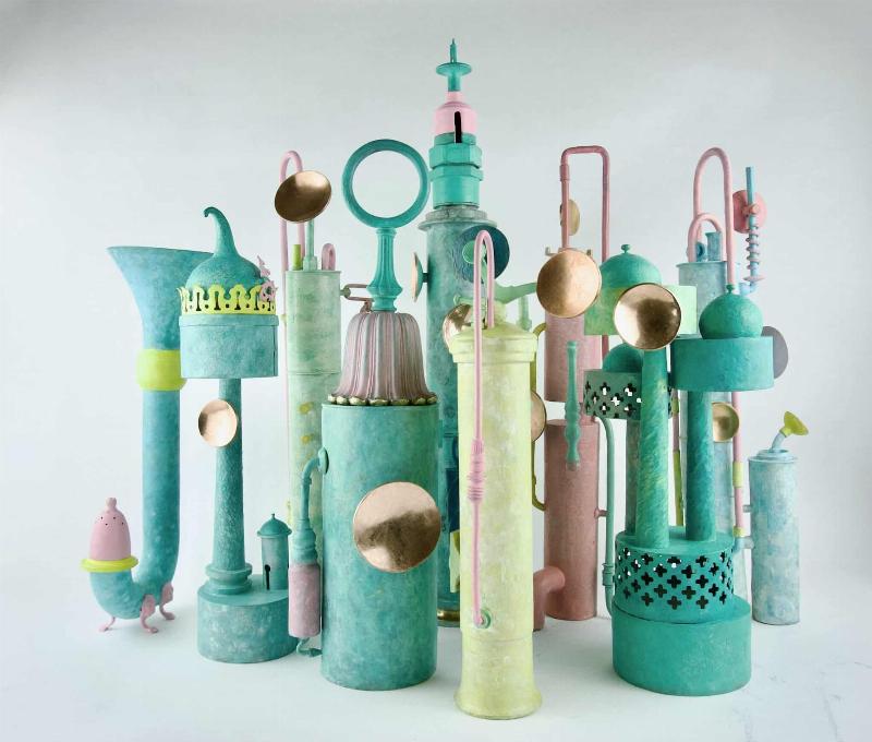 Peinture artistique sur acier avec technique française de patine et détails fins