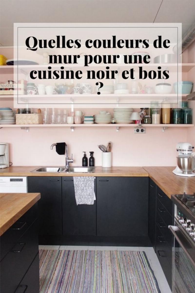 Peinture murale noire dans une cuisine moderne et élégante