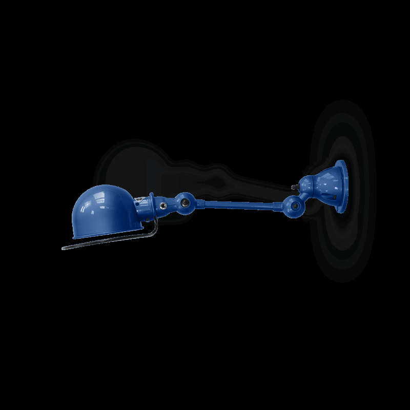 Application murale de la couleur gris vert peinture dans un intérieur moderne et lumineux