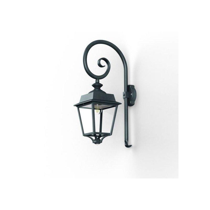 Terrasse extérieure peinte avec élégance, reflétant le charme et le style français