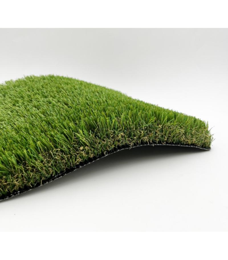 Une surface peinte avec une peinture solide, mettant en avant ses avantages écologiques et sa durabilité. Des éléments naturels en arrière-plan.