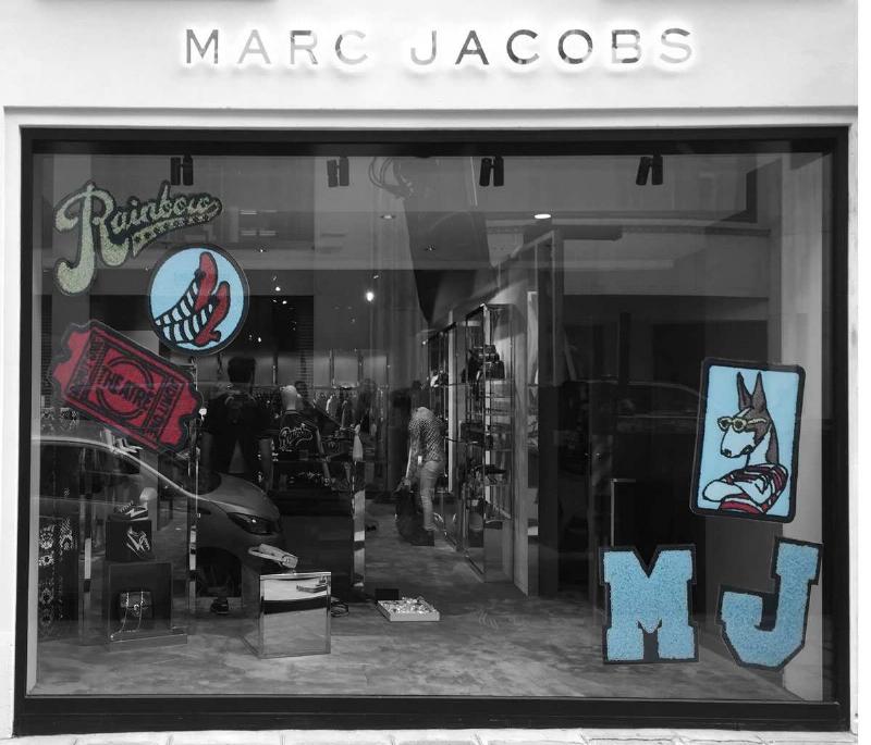 Peinture vitrine magasin : avantages commerciaux et attraction client