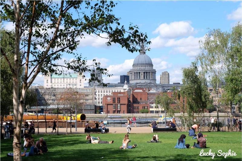 Pont du Millénaire de Londres et œuvres d'art urbain