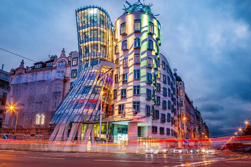 Maison Dansante, un chef-d'œuvre post-moderne de l'architecture moderne de Prague, emblématique de la ville