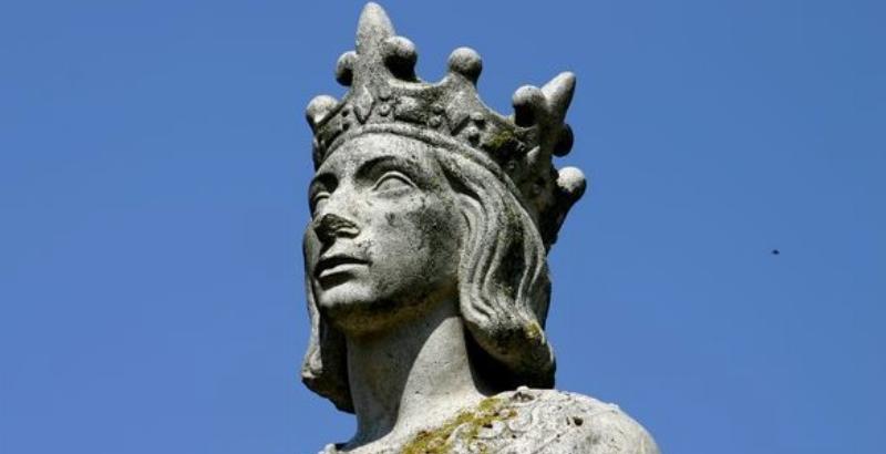 Procession solennelle de la Sainte Couronne d'Épines de Notre-Dame de Paris, portée par le clergé.