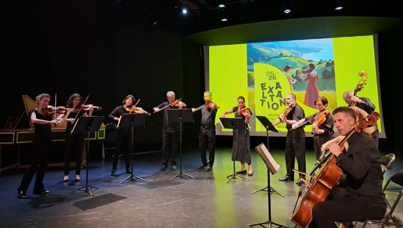 La publicité utilisant l'orchestre classique pour évoquer l'émotion