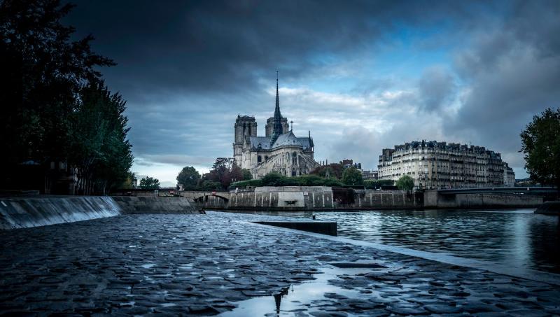 Quasimodo, le chanteur de Notre-Dame de Paris, dans l'univers du roman de Victor Hugo