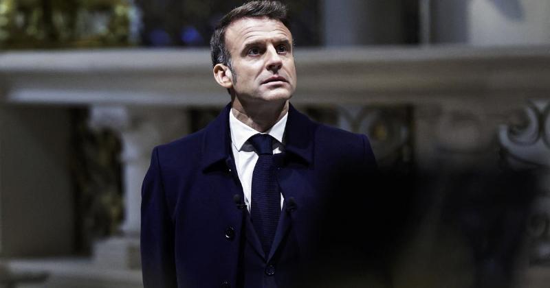 La charpente de Notre-Dame de Paris en cours de reconstruction, montrant les artisans à l'œuvre