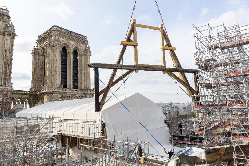 travaux-intenses-cathédrale-notre-dame-paris-en-reconstruction-2025