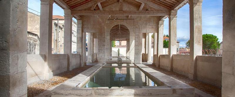 Restauration Cathédrale : artisans spécialisés, techniques ancestrales, préservation du patrimoine architectural français.