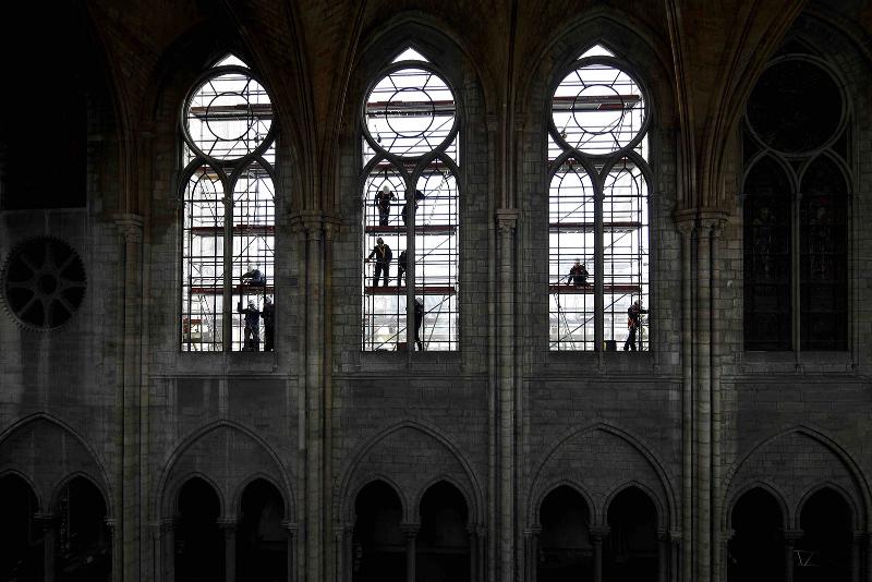 Nettoyage et restauration de la Vierge du Pilier après l'incendie de Notre-Dame
