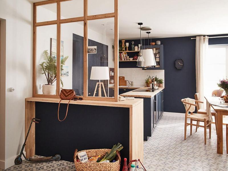 Un exemple de peinture lino sol transformé avec un motif géométrique moderne et élégant