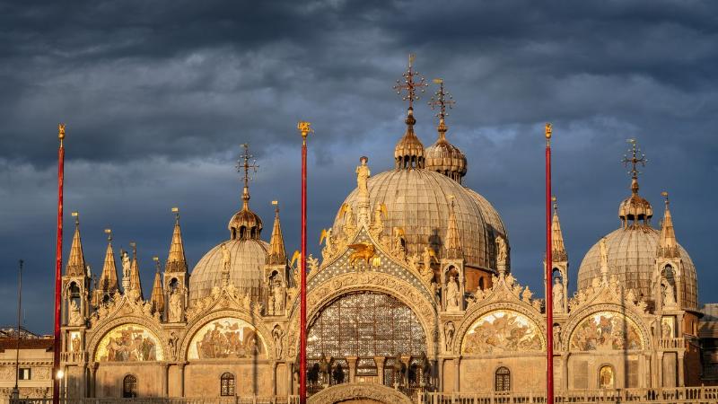 Basilique du Sacré-Cœur à Montmartre, architecture néo-byzantine, dôme blanc iconique