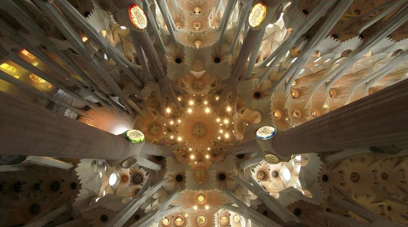 La Sagrada Familia à Barcelone, chef-d'œuvre du modernisme de Gaudi