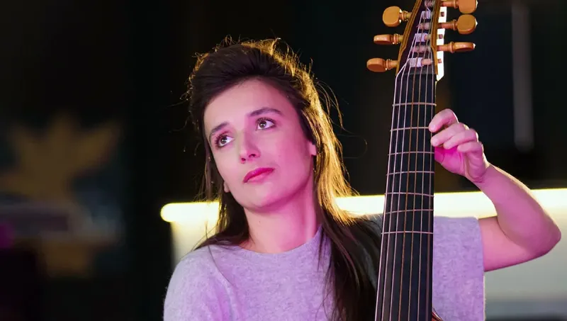 Salomé Gasselin, Révélation Soliste Instrumental des Victoires de la Musique Classique 2024, avec sa viole de gambe