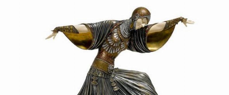 Une élégante sculpture chryséléphantine Art Déco d'une danseuse, typique du style de Chiparus, mettant en valeur l'ivoire et le bronze