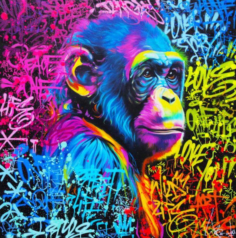 Sculpture gorille pop art expressive, transmettant un message social 