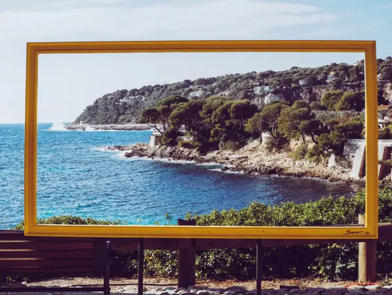 Une sculpture monumentale de Jean-Philippe Richard lors d'une exposition d'art