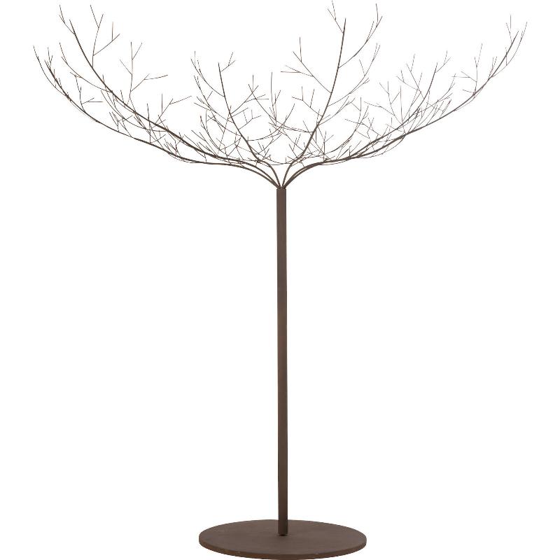 Sculpture métal moderne élégante dans un salon contemporain