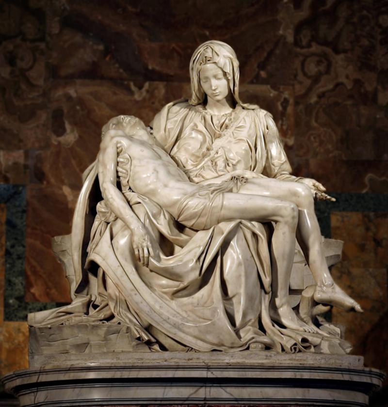 Détail du visage de la Vierge de La Pietà, chef-d'œuvre de Michel-Ange.