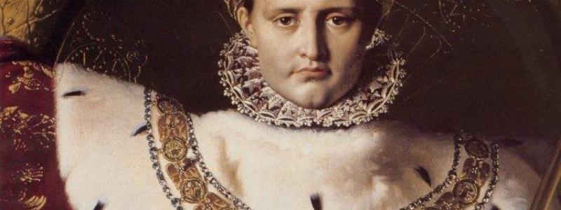 Sculpture emblématique de Napoléon par Canova le représentant en Mars désarmé et pacificateur, incarnant la grandeur néoclassique