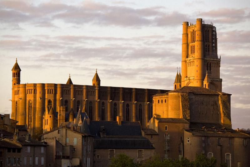 Vue panoramique de la ville de Sens avec sa cathédrale gothique emblématique