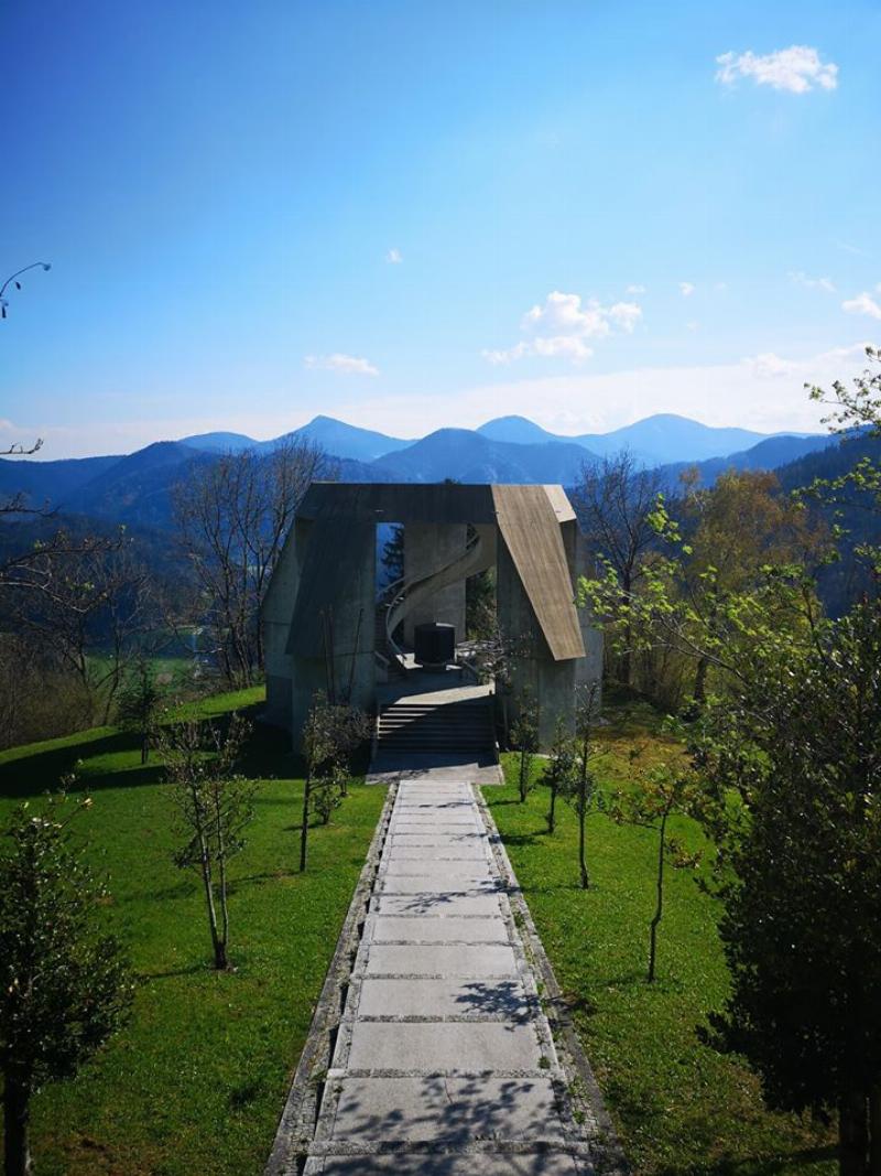 Monument Spomenik abstrait et brutaliste, emblème de l'architecture moderniste socialiste yougoslave