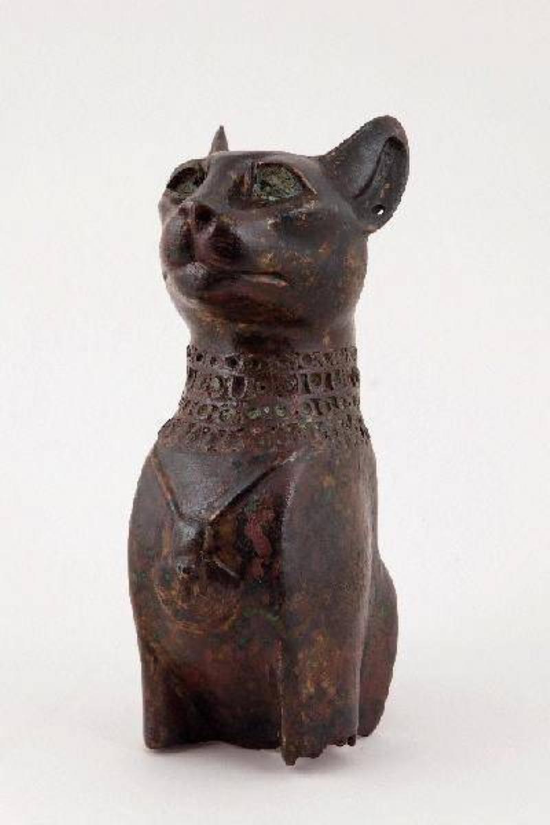 Statue de Bastet en bronze, déesse égyptienne à tête de chat, symbole de protection et fertilité