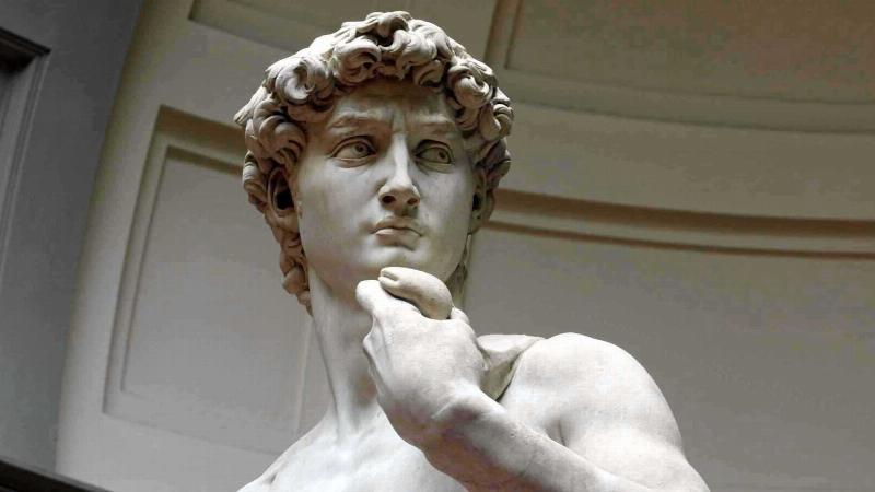 Statue de David par Michel-Ange, chef-d'œuvre italien de la Renaissance, symbole de force