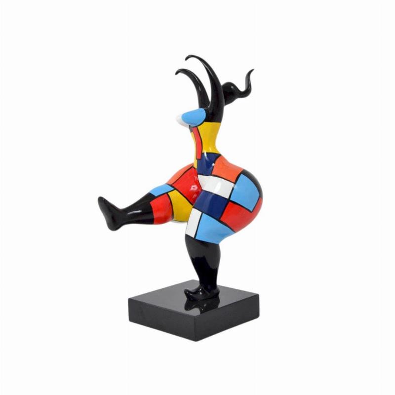 Sculpture de femme en résine multicolore vibrante, style art contemporain