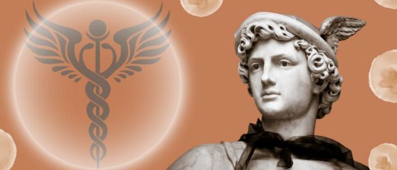 Statue d'Hermès, dieu grec du commerce et des voyageurs, dans un musée français