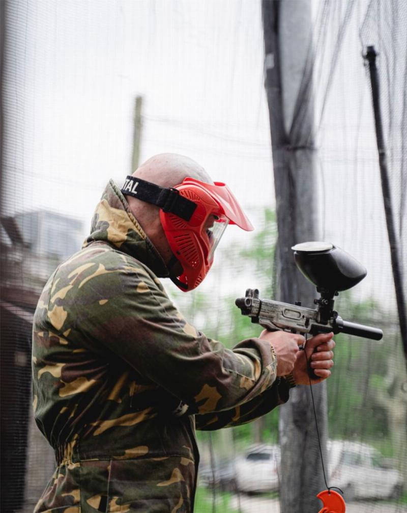 Stratégie, tactique d'équipe et la peinture paintball comme art du jeu en plein air.