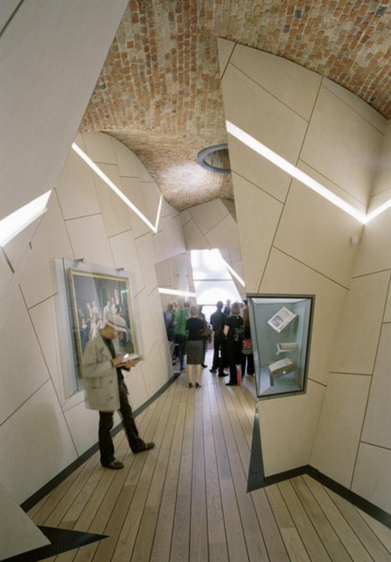 Synagogue moderne avec un espace communautaire accueillant et lumineux pour la communauté juive