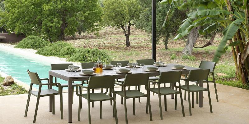 Table de jardin plastique rénovée avec un style provençal