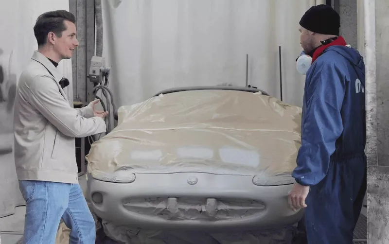 Tableau comparatif des coûts et avantages entre le débosselage sans peinture et la réparation traditionnelle