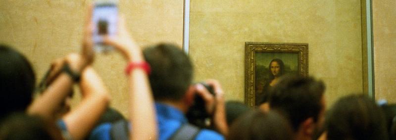 Léonard de Vinci, La Joconde (Mona Lisa), tableau emblématique du Louvre, fascinant par son sourire mystérieux et sa technique innovante