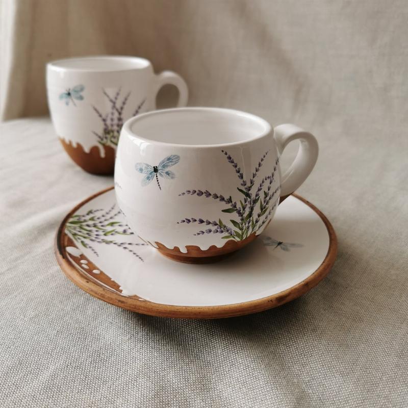 Tasse céramique peinte de motifs floraux de Provence, technique étape par étape