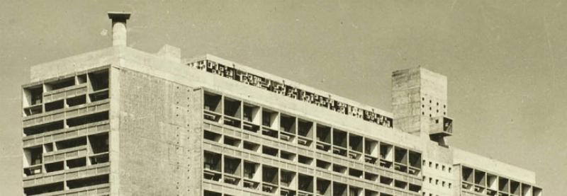 Le toit-terrasse de la Maison Radieuse de Le Corbusier avec l'école