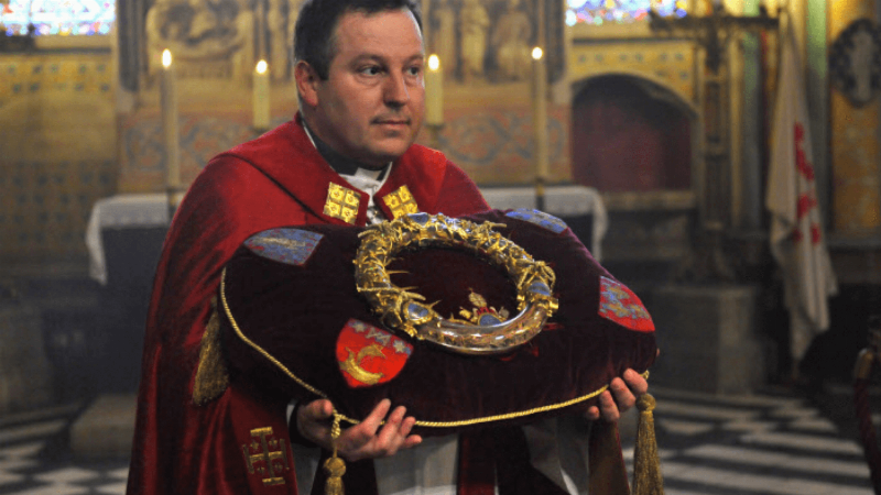 La Sainte Couronne d'Épines, relique précieuse du trésor de Notre-Dame, symbole de foi et d'histoire française