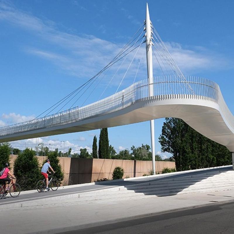 Valence, architecture moderne, parc urbain durable avec passerelles