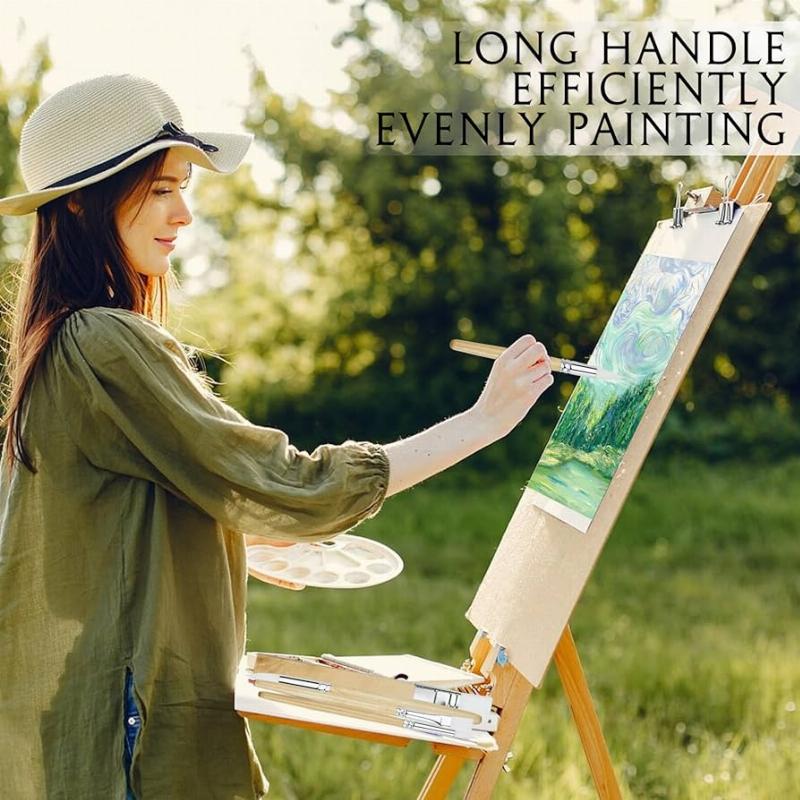 Une collection variée de pinceaux de peinture d'art, montrant différentes formes et matériaux de poils pour diverses techniques artistiques