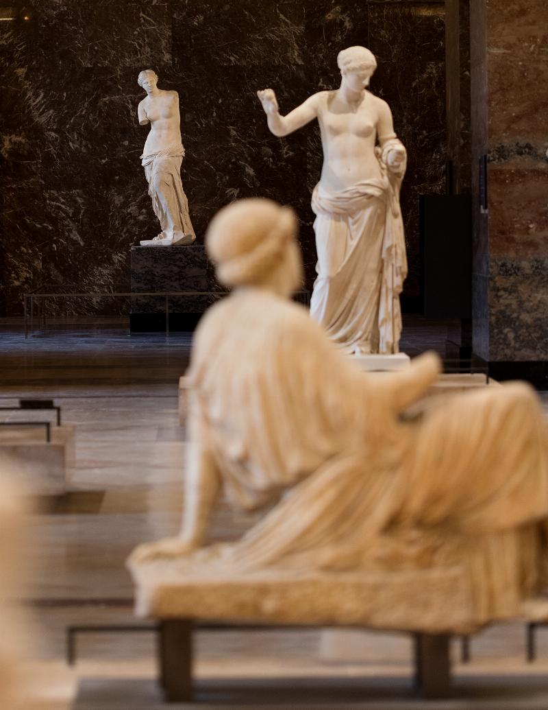 La Victoire de Samothrace, une sculpture grecque connue emblématique de la période hellénistique au Musée du Louvre
