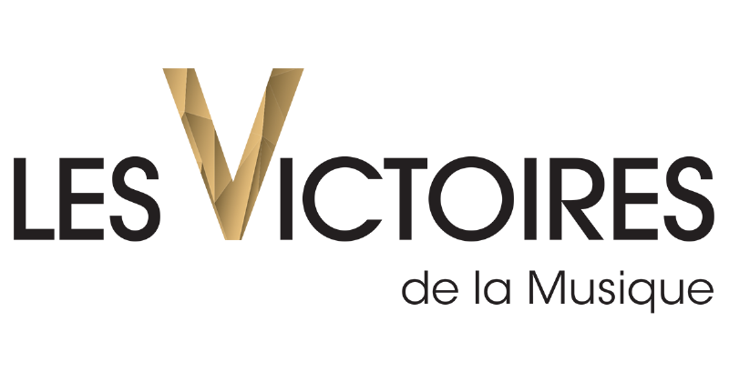 Présentateur en pleine action lors de la cérémonie de gala des Victoires de la Musique Classique