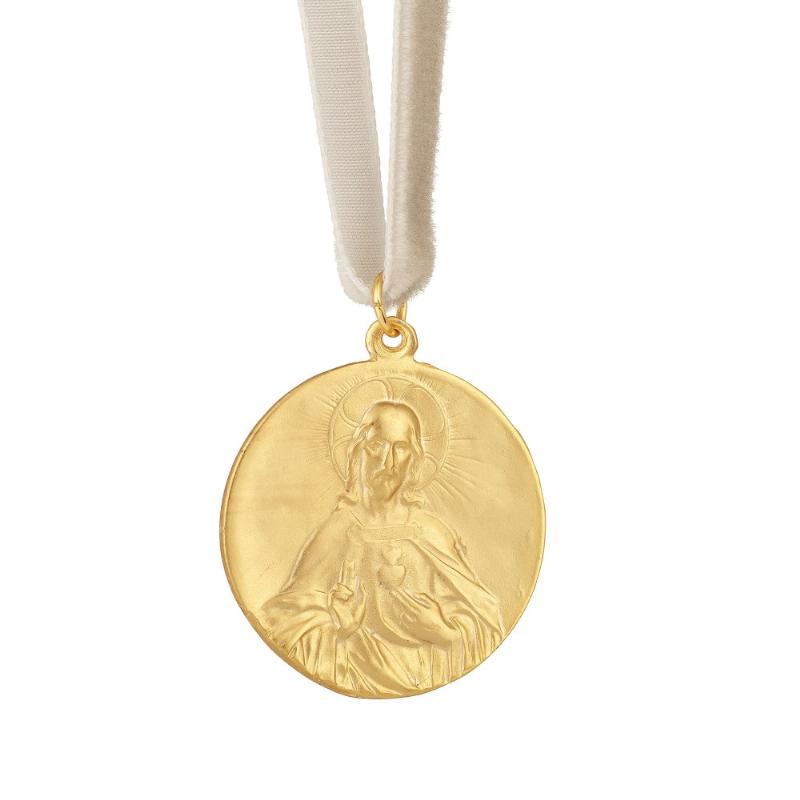 La Vierge à l'Enfant, au cœur de Notre-Dame de Paris, symbolisant la spiritualité et la protection divine.