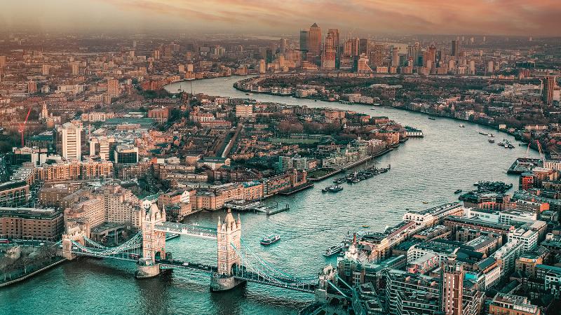 Vue panoramique sur l'architecture moderne de Londres depuis un toit-jardin